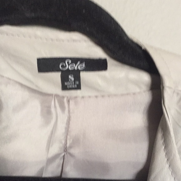 Jacket - Picture 4 of 5